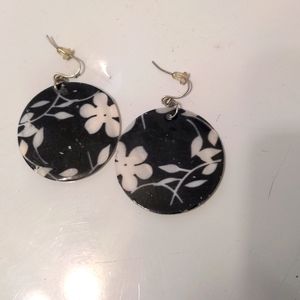 Shell earrings 5 items for $20 ❤️